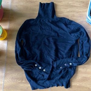 Black, long sleeve turtleneck🌺